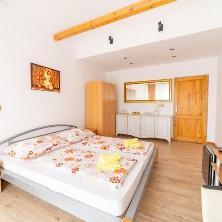 Hotel Palazzo Lipótszentmiklós Kültér fotó
