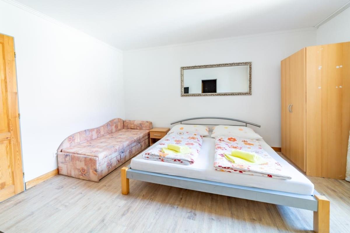 Hotel Palazzo Lipótszentmiklós Kültér fotó