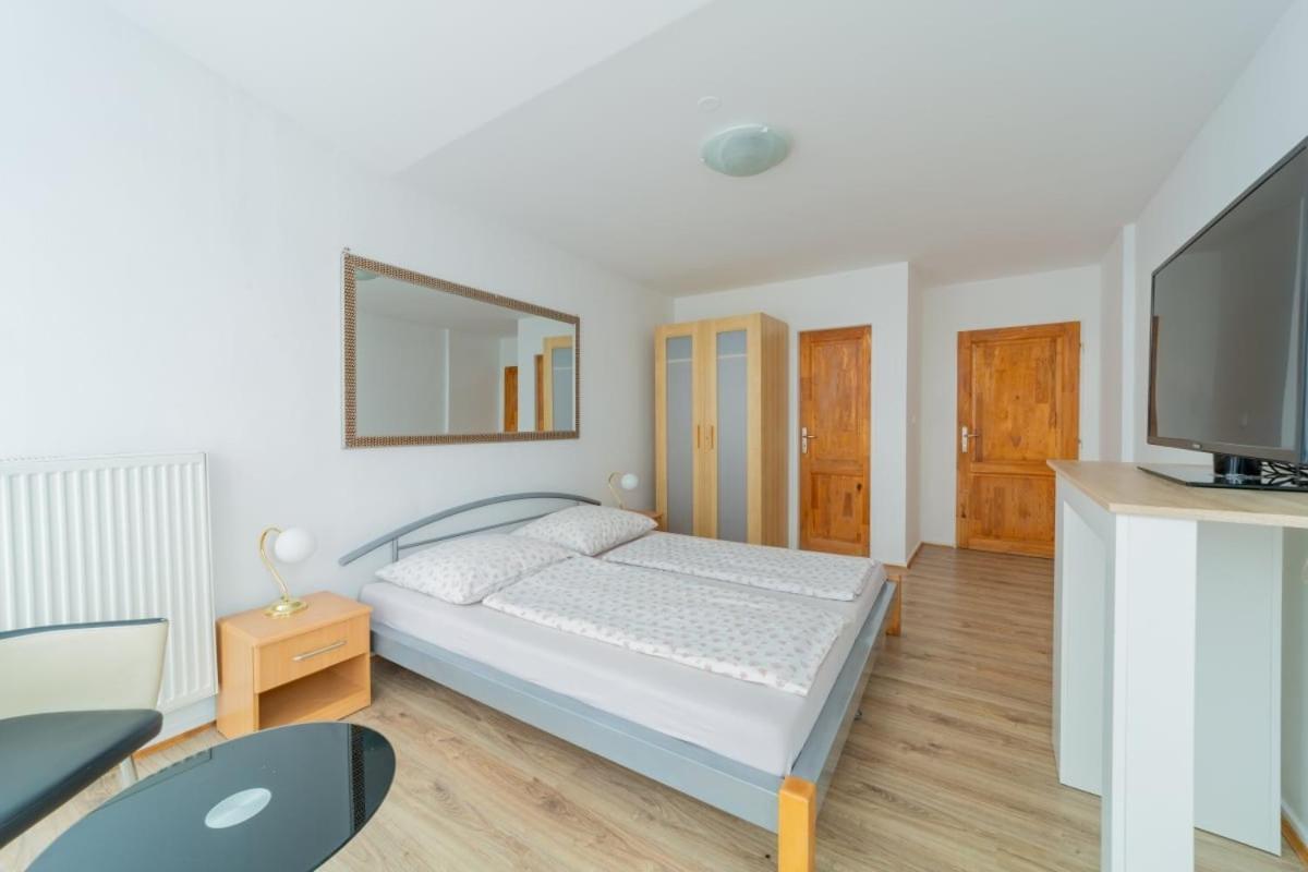 Hotel Palazzo Lipótszentmiklós Kültér fotó
